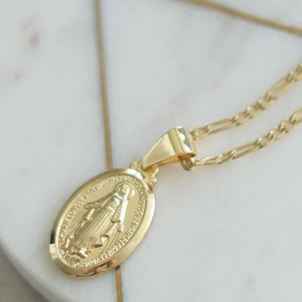 Beautiful 14k Yellow Gold Italian Cut Virgin Mary and 20" Necklace
